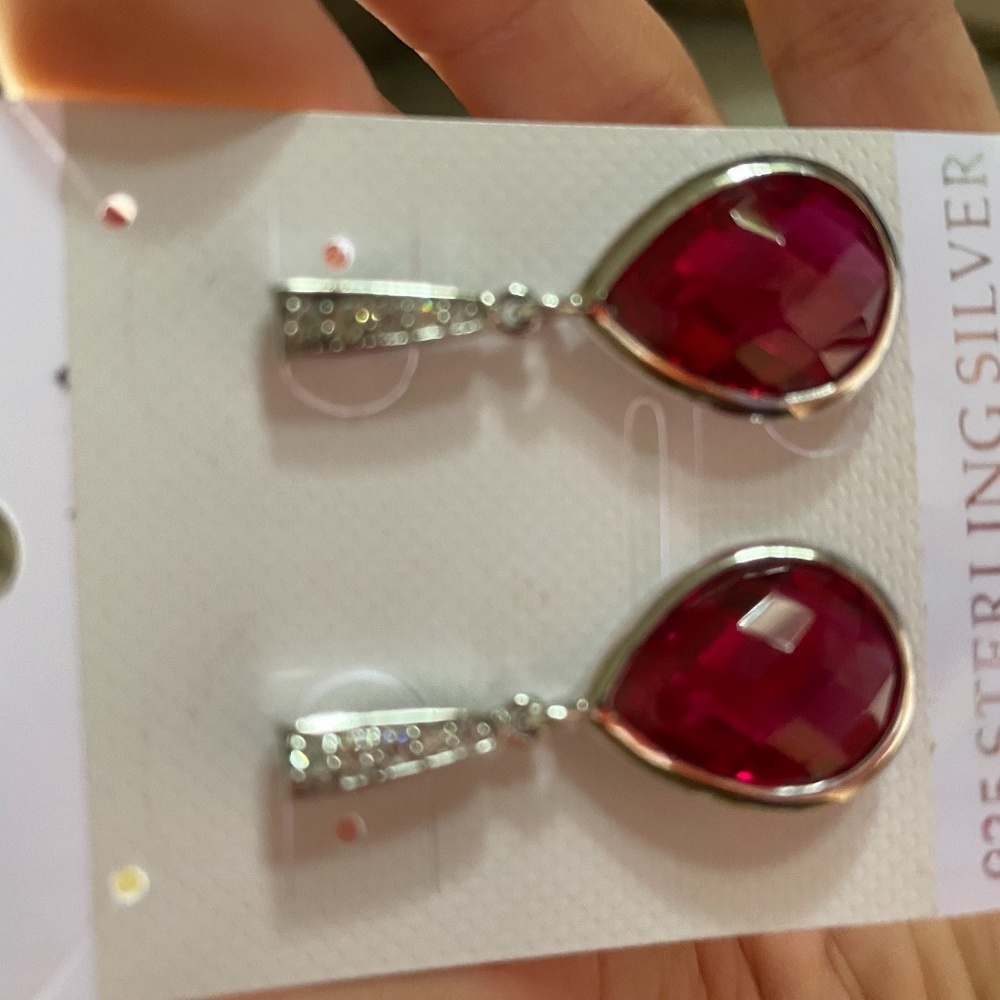 NWOT FAUX RUBY AND DIAMONDS EARRINGS. - Picture 4 of 4